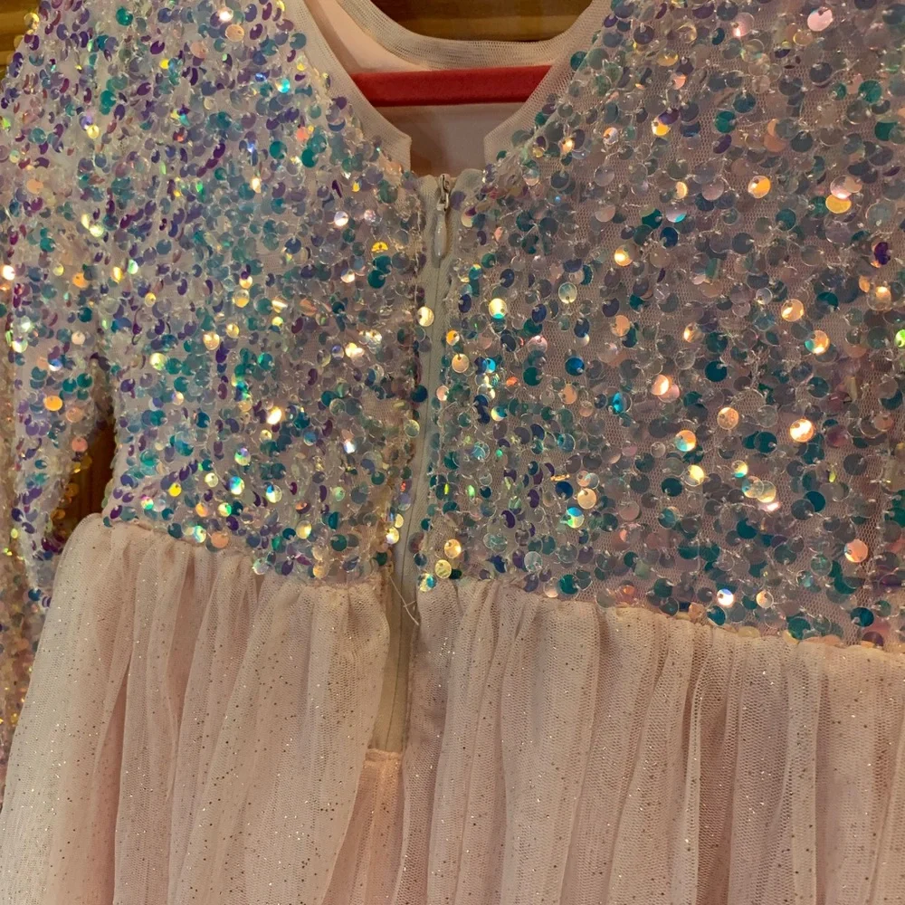 Little girl dress. Fancy and Fun!
Size M (7/8) - Picture 2 of 5